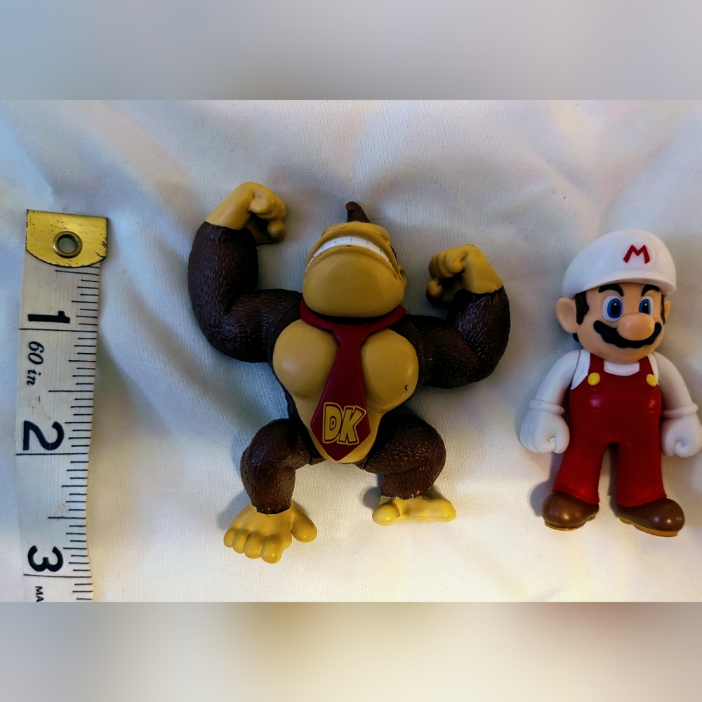 Lot of 2 Jakks Pacific 2.5" tall Super Mario Figures, Fire Mario & Donkey Kong